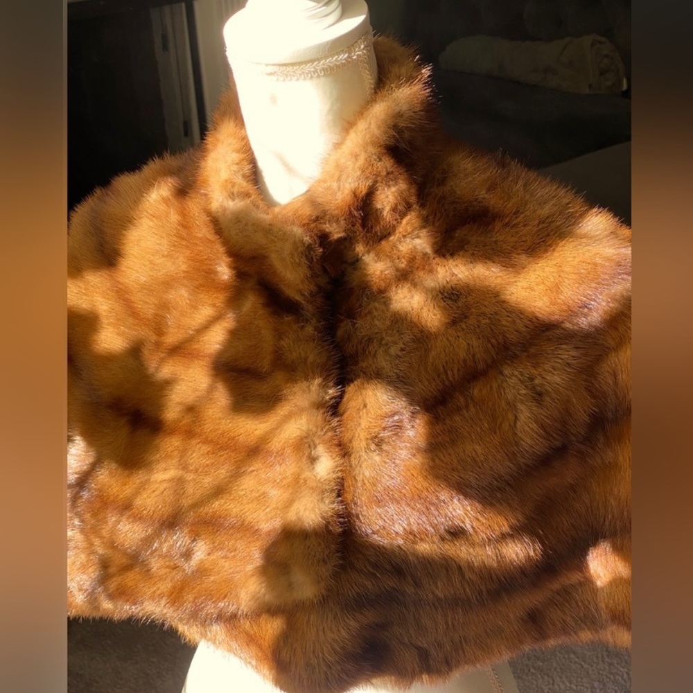 Gorgeous Genuine Fur Stole🔥
Schneider Brothers